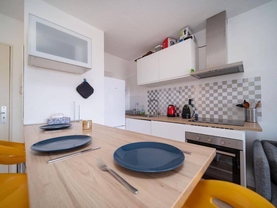 Appartement Tout Equipe Climatise Terrasse Hopital De La Timone Marseille Luaran gambar